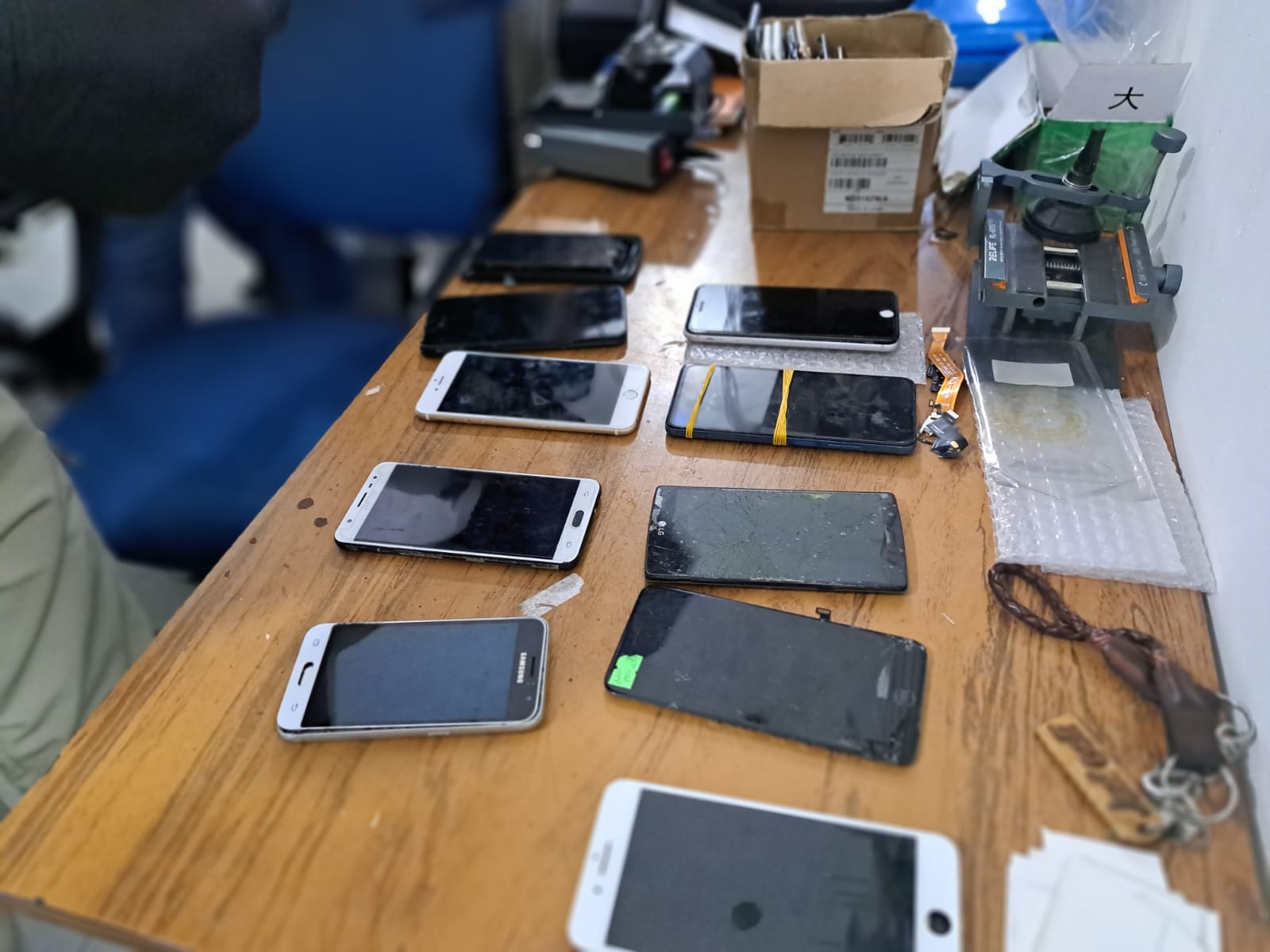 Allanamientos por presunta venta de celulares presumiblemente ilegales. Foto: Ministerio Público.