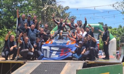 El equipo de los campeones Fau Zaldívar y Marcelo Der Ohanessian. Foto: Gentileza de la prensa del Touring y Automóvil Club Paraguayo.