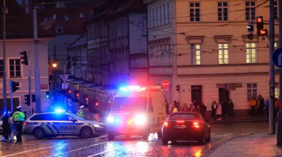 Tiroteo en una Universidad de Praga. Foto: El País.