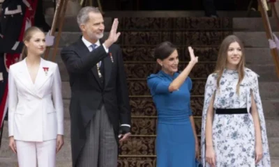 Los reyes de España con sus hijas. Foto: Gente-