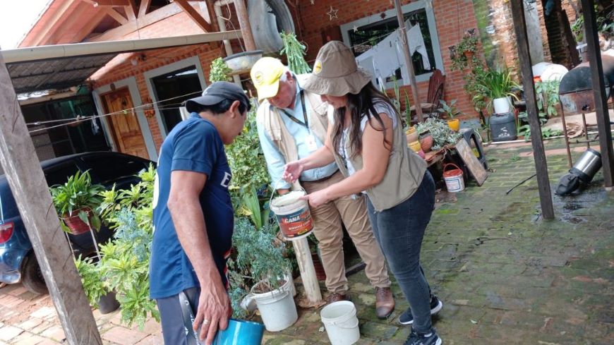 Senepa realiza tarea de limpieza de predios en el marco del operativo Caacupé 2023. Foto: Gentileza.