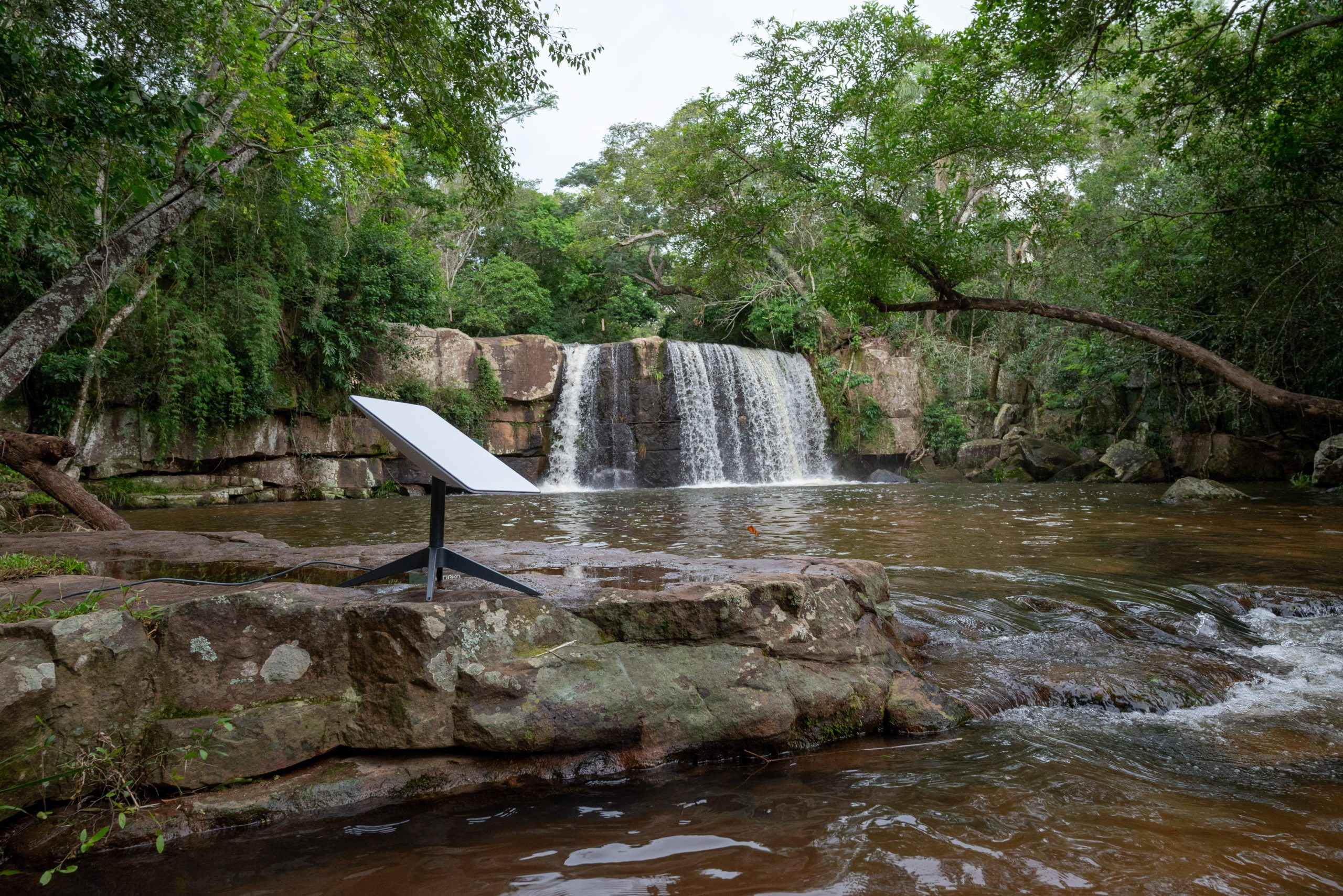 Las conexiones de internet podrá llegar a los lugares más alejados del país. Salto Minas de Yvyky'i. Foto: Gentileza.