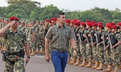 Santiago Peña en acto de las Fuerzas Aéreas. Foto: Gentileza.