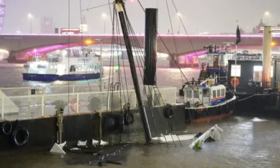 Un barco de fiesta se hundió en el río Támesis, en el centro de Londres. Foto: CNN.