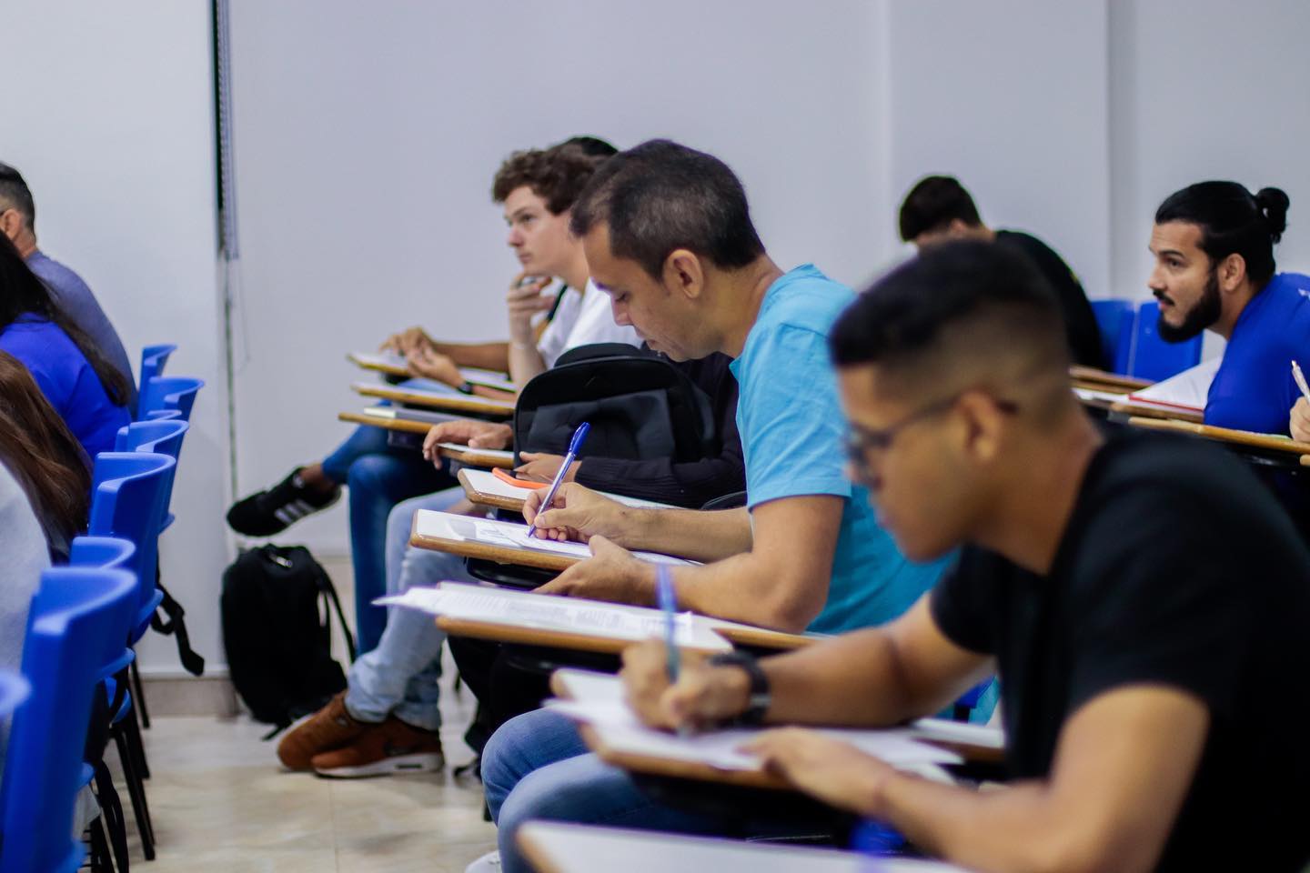 Jóvenes estudiantes universitarios. Foto: Universidad Central del Paraguay.