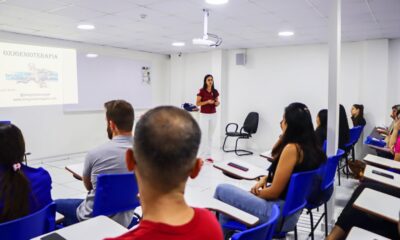 Jóvenes estudiantes universitarios. Foto: Universidad Central del Paraguay.