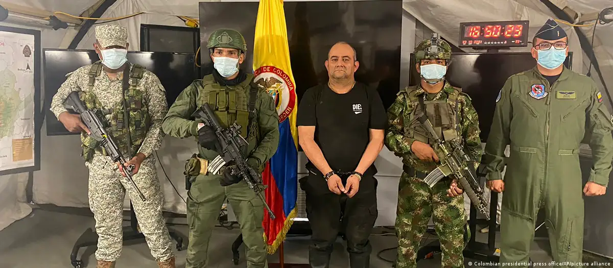 Las autoridades de Colombia informaron que alias 'Tripaseca' era primo de alias 'Otoniel' (en la imagen), líder del Clan del Golfo. Foto: DW.