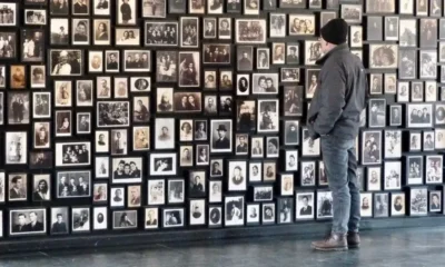 Exposición en Auschwitz-Birkenau: cientos de fotos que dan testimonio de las víctimas del terror nazi en el Holocausto. Foto: DW.