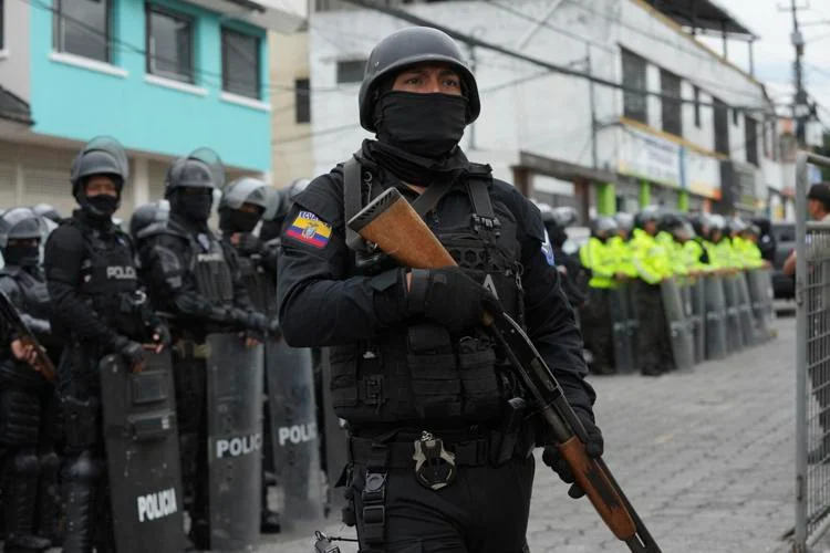 Policía de Ecuador. Foto: Lancanonline.