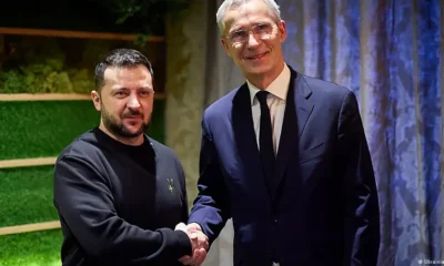 El presidente de Ucrania, Volodimir Zelenski (izqda.), y el secretario general de la OTAN, Jens Stoltenberg, en el Foro Económico Mundial de Davos. Foto: DW.