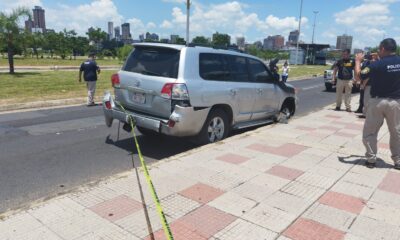 Camioneta baleada en la Costanera de Asunción. Foto: Gentileza.