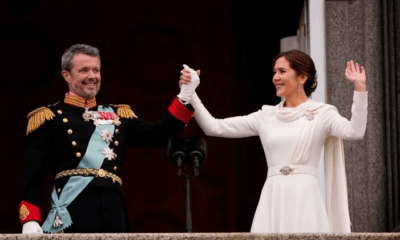 Los reyes Federico X y Mary en el balcón del palacio de Christiansborg. Foto: Infobae.