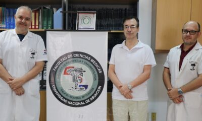 Equipo médico que realizó la compleja cirugía. Foto: Facultad de Ciencias Médicas de la Universidad Nacional de Asunción.