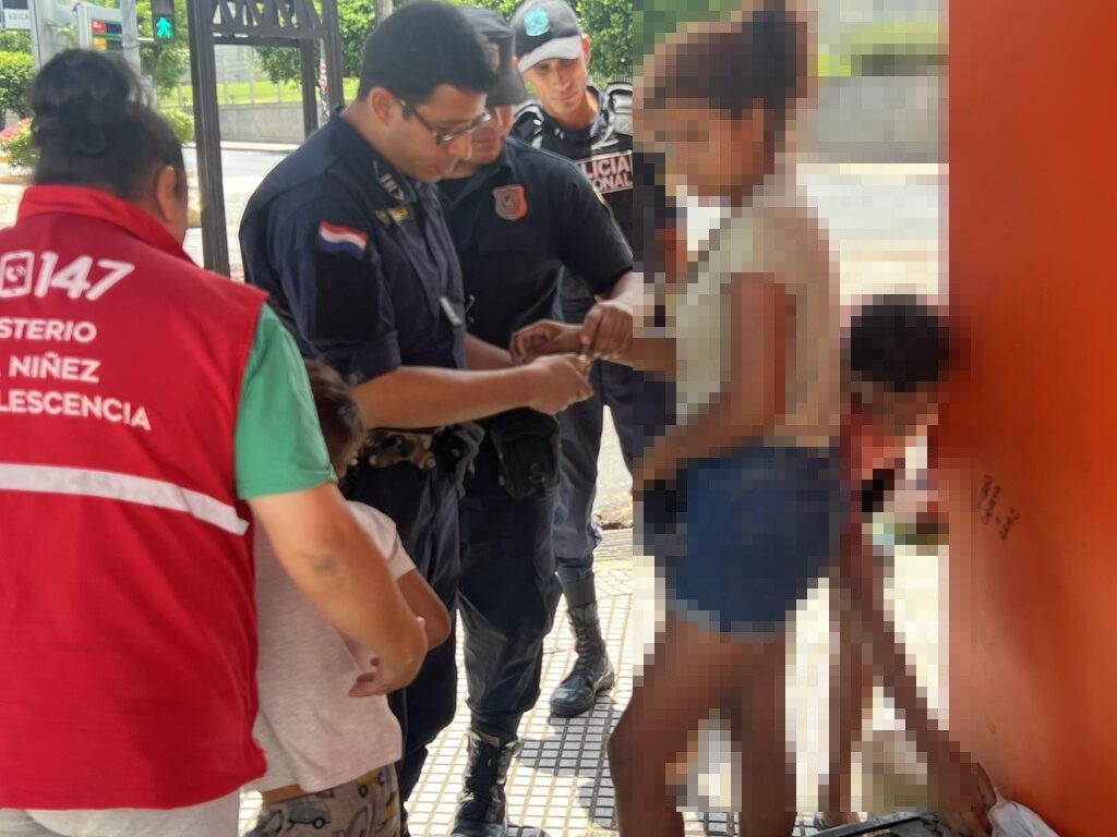 La mujer fue puesta a disposición de las autoridades y los niños fueron rescatados. Foto: MINNA.