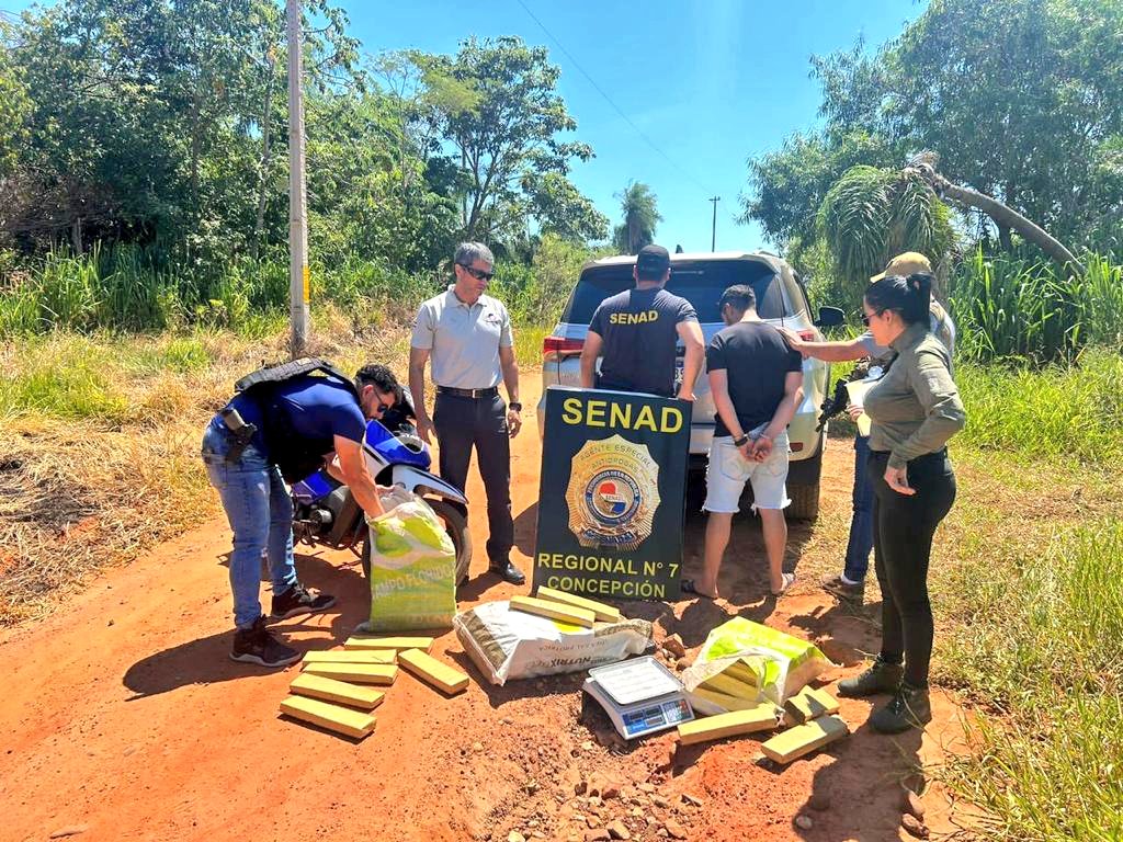 El detenido transportaba 67kilos de marihuana en moto en Yby Yau. Foto: Senad.