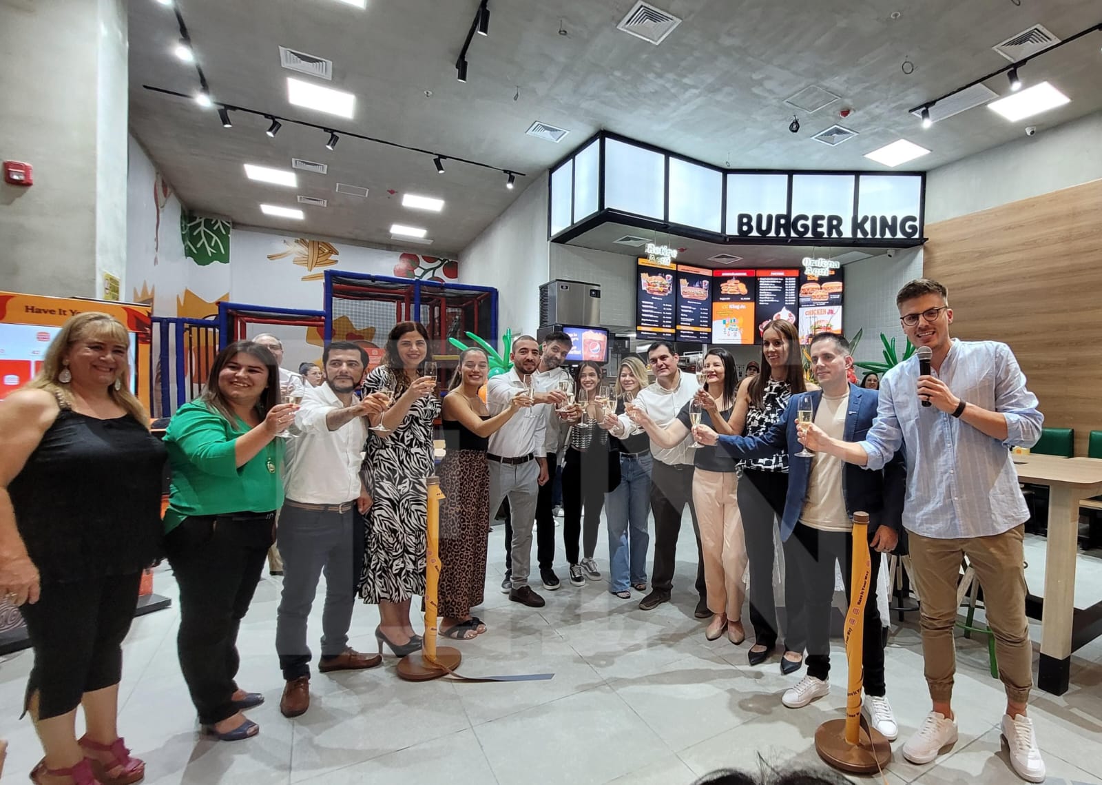 Inauguración de nuevo local de Burguer King en el Shopping Mariscal. Foto: Macarena Barreto.