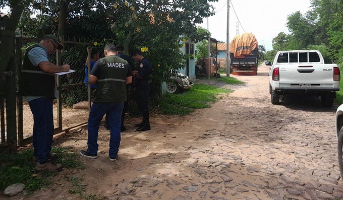 Intervención de agentes del Ministerio del Ambiente. Foto: Mades.