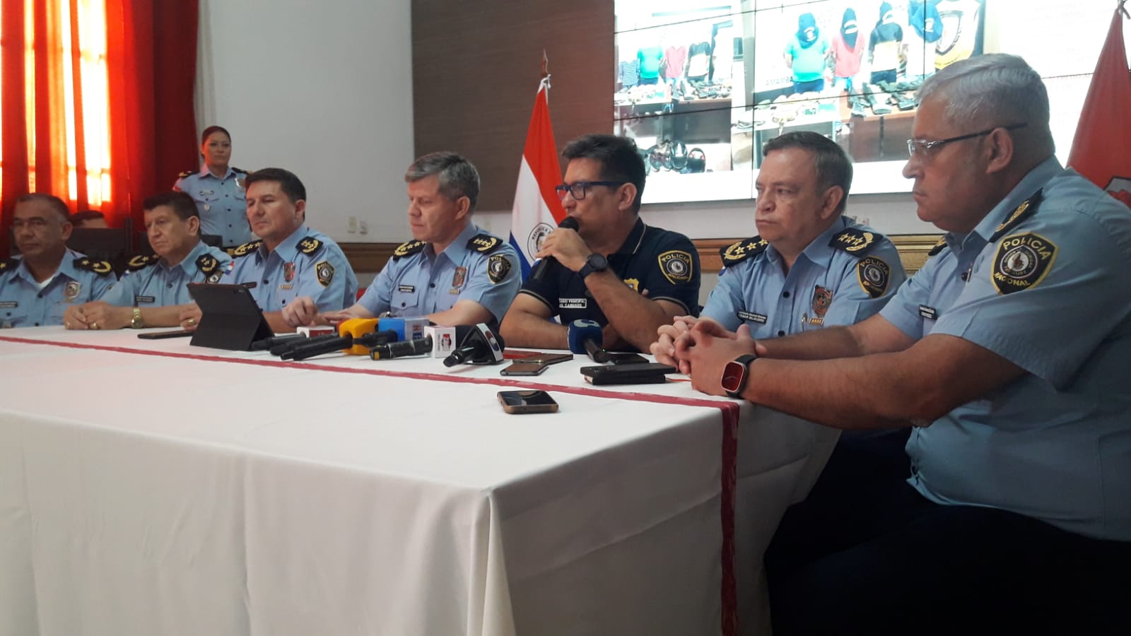 Comisario Nimio Cardozo, jefe de Antisecuestro de la Policía Nacional en conferencia de prensa. Foto: Gentileza.