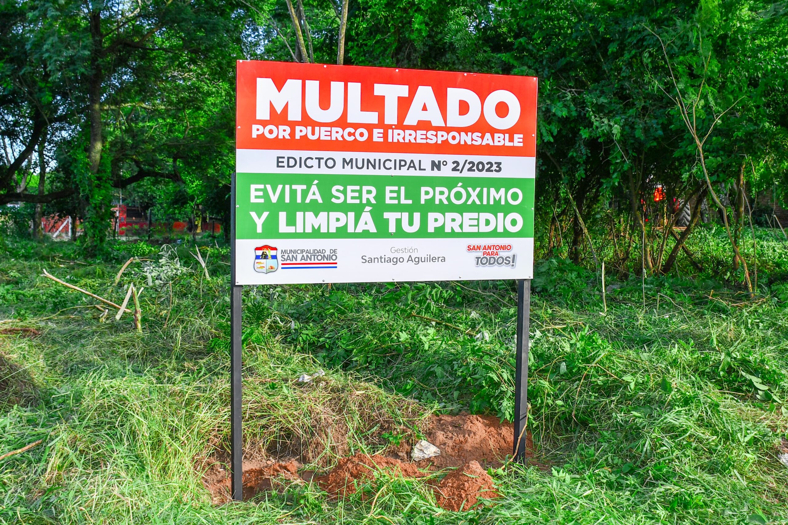 Multa para ciudadanos de San Antonio por no limpiar sus terrenos. Foto: Gentileza.