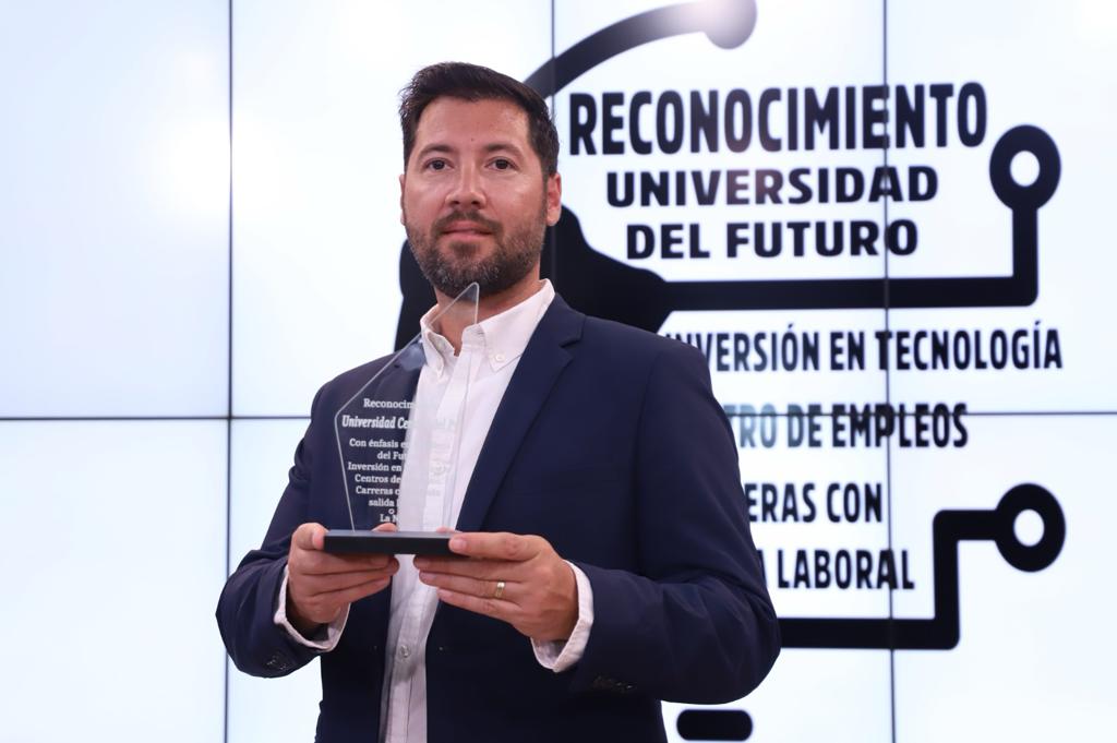 "Reconocimiento Universidad del Futuro". Foto: Universidad Central del Paraguay.