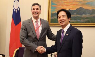 Santiago Peña con su par electo de la República de China (Taiwán) Lai Ching-te. Foto: Archivo.