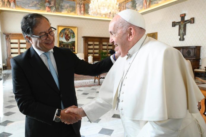 Gustavo Petro y el Papa Francisco.Foto: NoticiasRCN