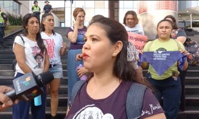 Este grupo de mujeres se movilizaron frente al Congreso Nacional. Foto: Captura de pantalla.