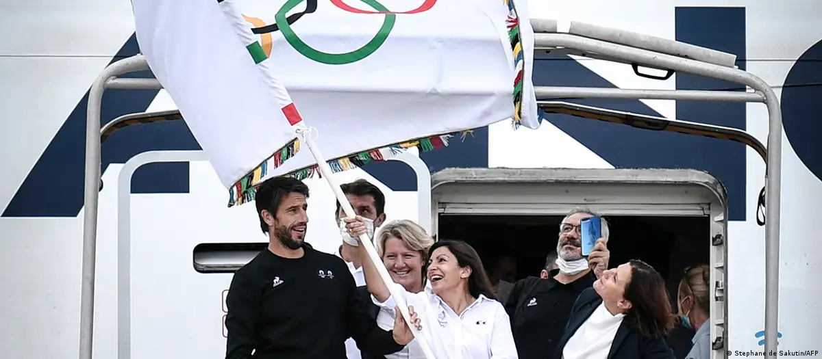 Presidente del Comité Organizador de los Juegos Olímpicos y Paralímpicos de París 2024, Tony Estanguet, junto a la alcaldesa de París, Anne Hidalgo. Foto: DW-