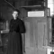 Marie Curie en su laboratorio, en imagen de 1930. Foto: DW.