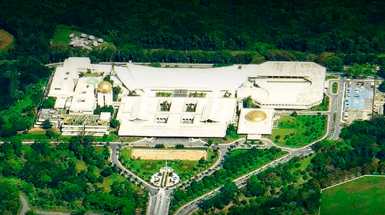 El Istana Nurul Iman abre sus puertas al público durante el festival de Hari Raya Aidilfitri. Foto: La República.