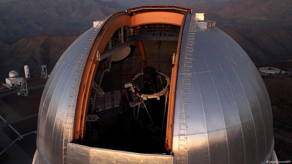 Según Jacques Sebag, jefe de construcción del telescopio Rubin, la cámara más potente del laboratorio, situada en el Cerro Tololo de Chile, sólo tiene 520 megapíxeles. Foto: DW.