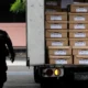 Policía de El Salvador custodiando los votos de las elecciones presidenciales. Foto: DW.