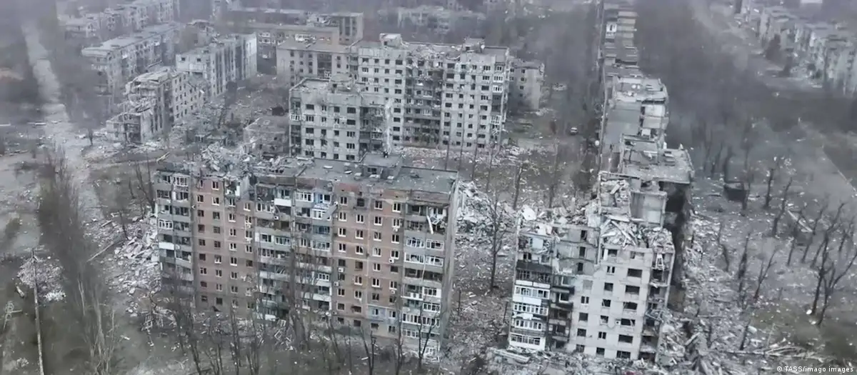 Edificios en ruinas tras bombardeos de Rusia, en Avdivka, Ucrania. Foto:DW.