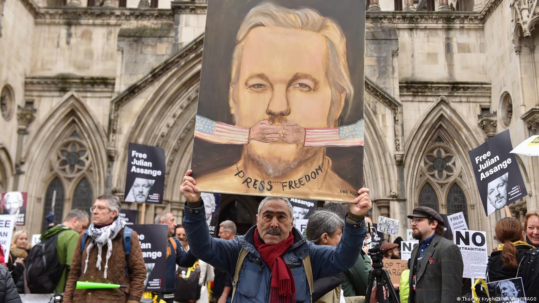 Protesta a favor de la liberación de Julian Assange, en Londres. Foto: DW.