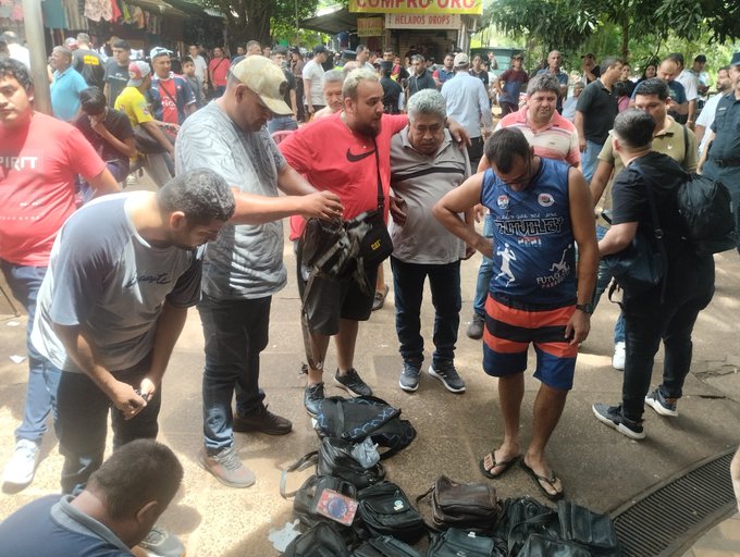 Cambistas de Ciudad del Este. Foto: Gentileza