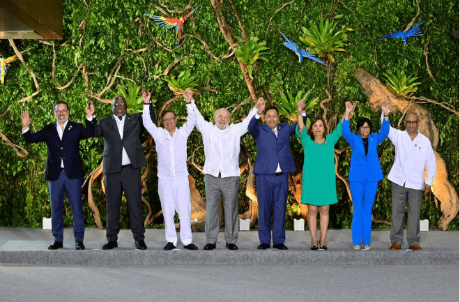 Presidentes y autoridades de las naciones amazónicas, reunidos en Brasil para crear políticas de protección a la selva en conjunto, en agosto de 2023. Foto: El País.