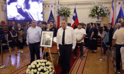 Mineros rescatados rindieron homenaje a Piñera. Foto: Infobae.