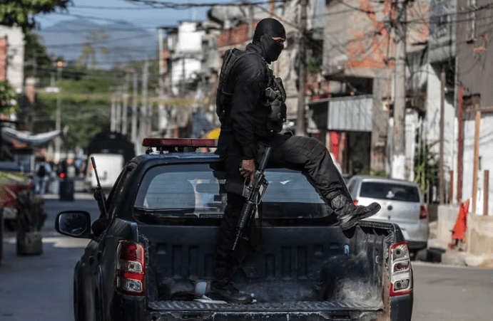 Militares patrullan las calles del Brasil. Foto: Infobae.