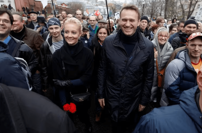 El líder de la oposición rusa Alexei Navalny y su esposa Yulia . Foto: Infobae. Archivo.