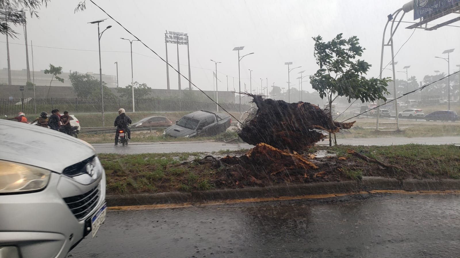 Temporal dejó destrozos en Central. Foto: @AnthonyPaez595