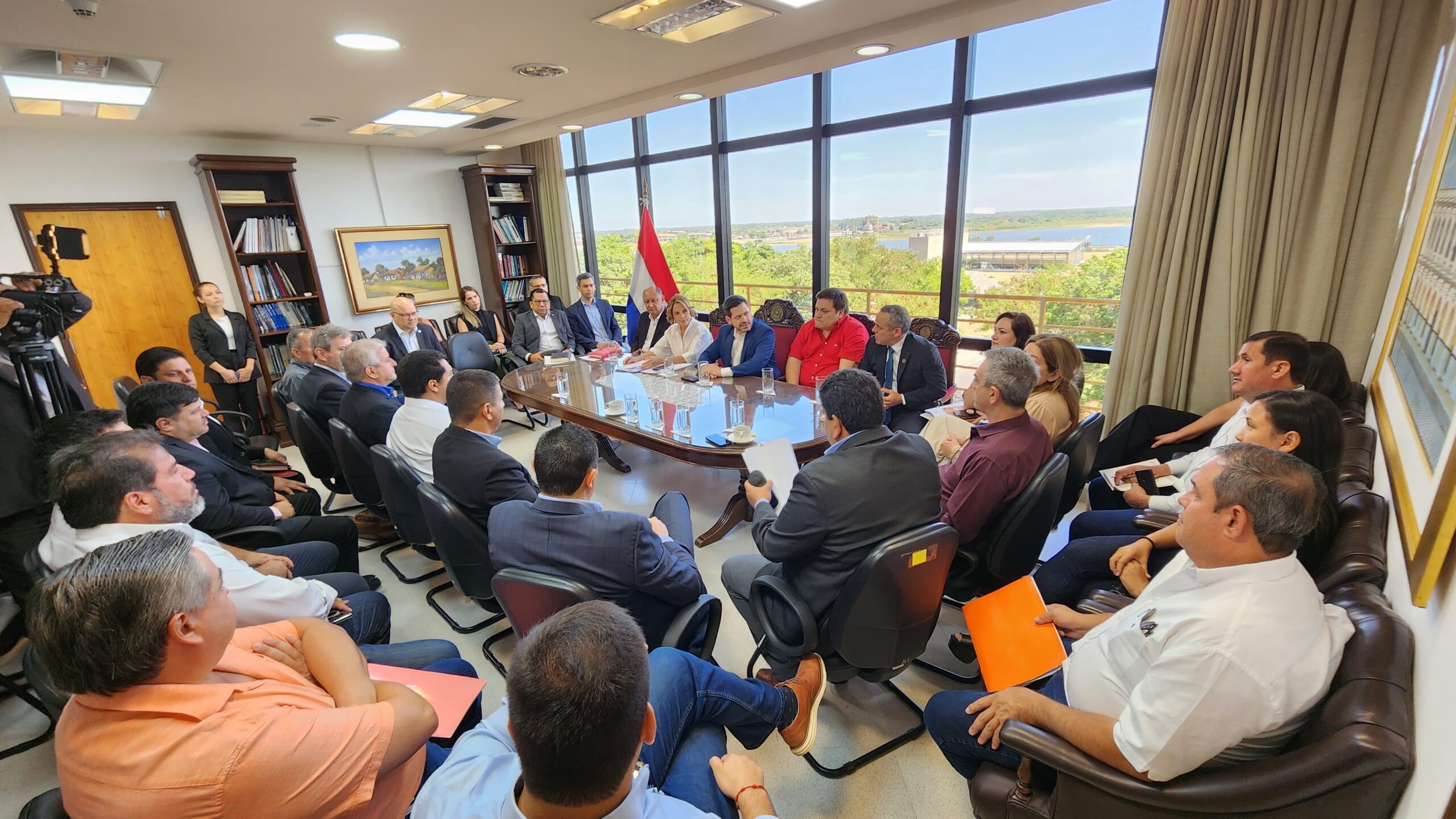 Varias autoridades se reunieron en la Cámara de Diputados para debatir plan Hambre cero. Foto: Gentileza.