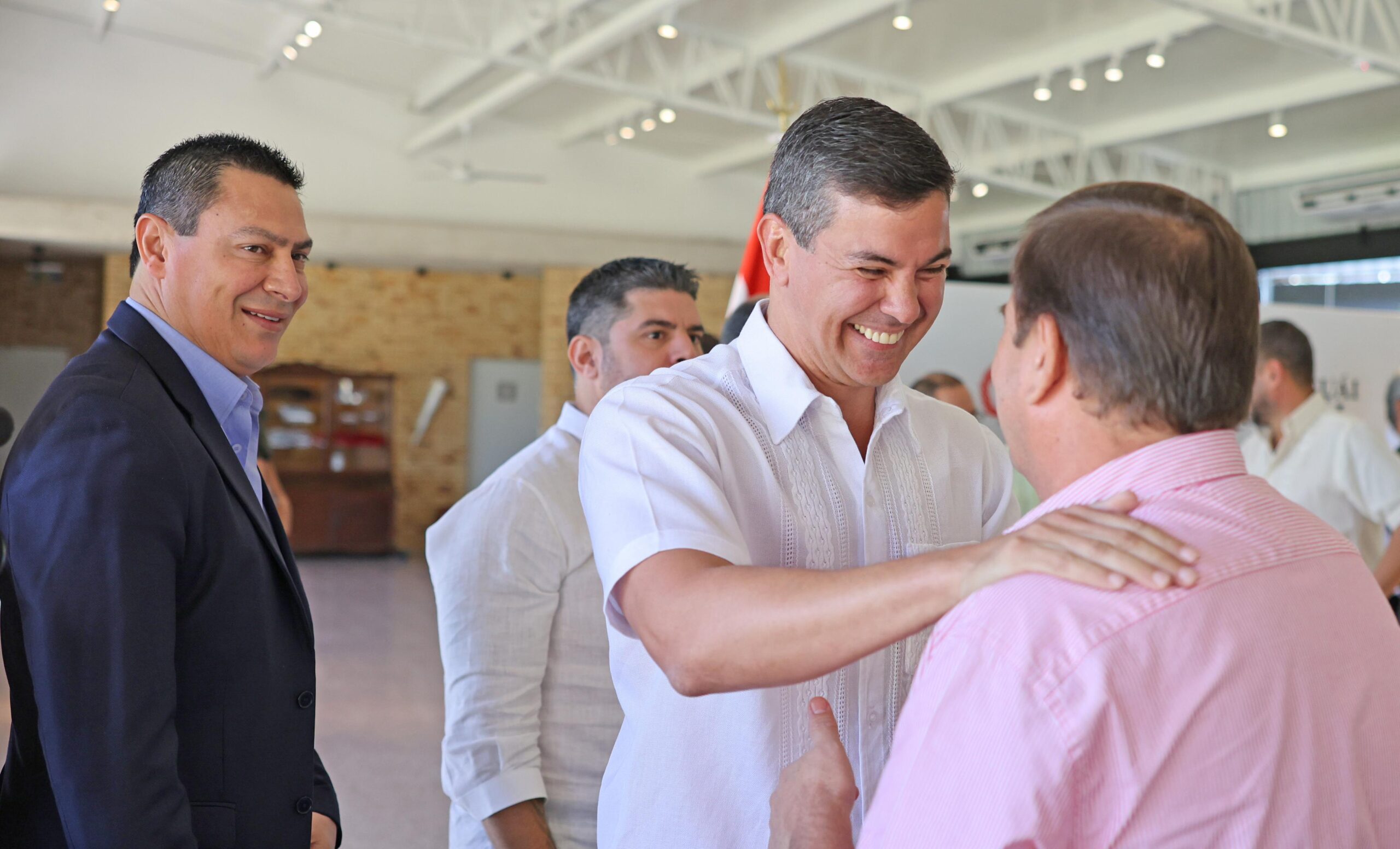 Santiago Peña se reunió con intendentes. Foto: Gentileza.