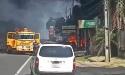 Incendio de grandes proporciones. Foto: Captura.