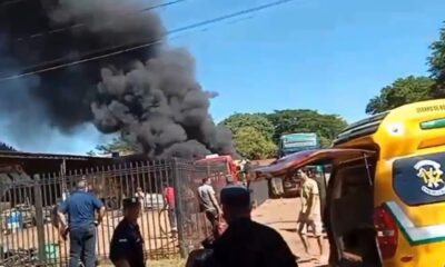 Grave incendio en San Antonio. Foto: Captura.