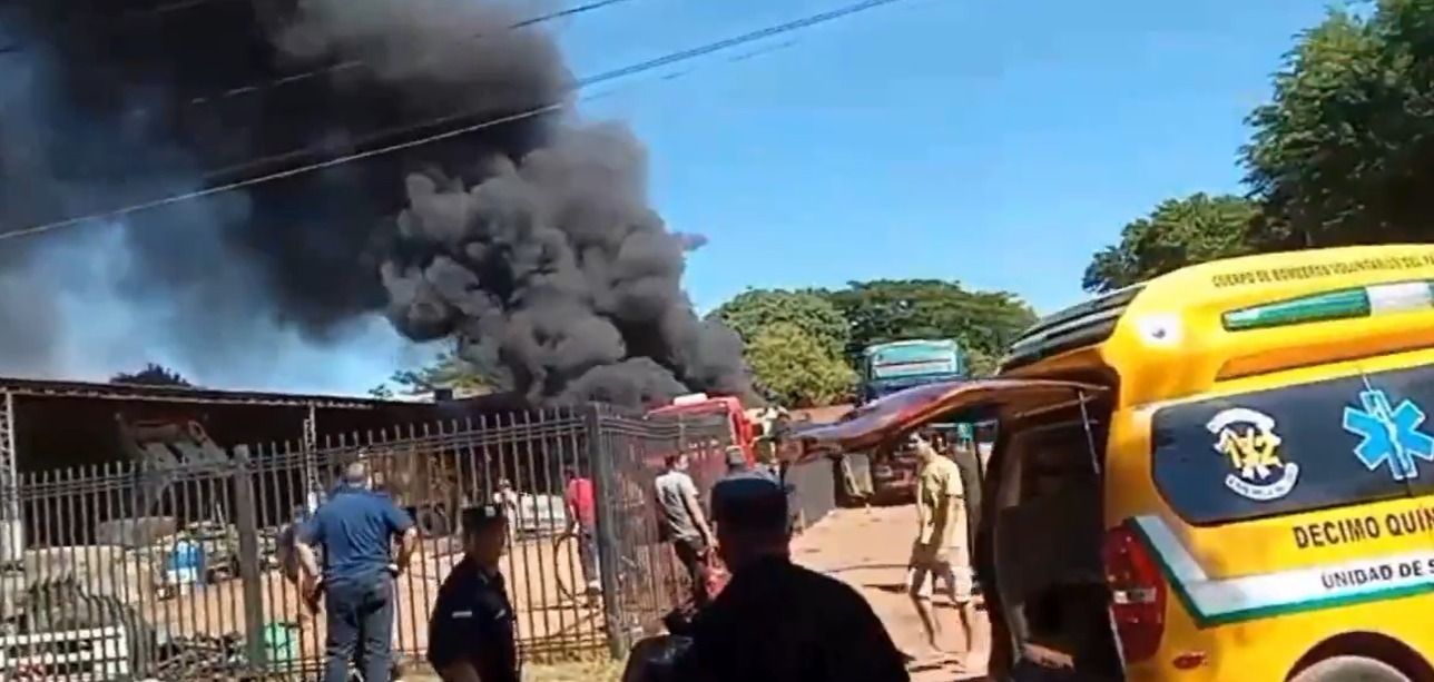 Grave incendio en San Antonio. Foto: Captura.