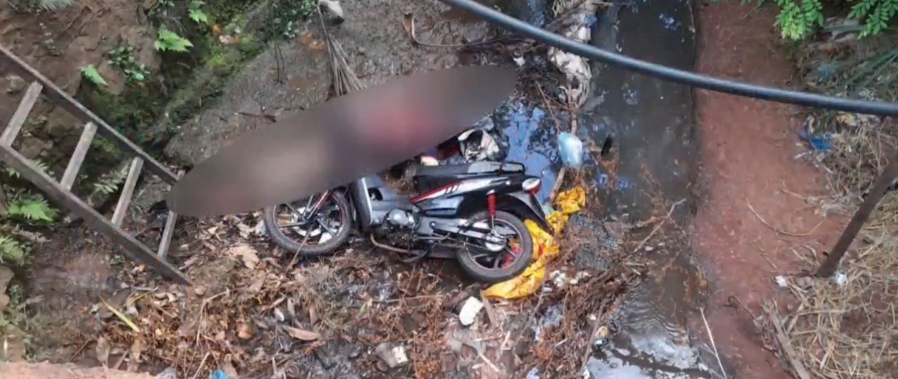 El hombre fue hallado sin vida en el cauce. Foto: Captura.