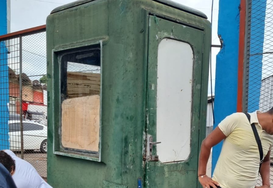 Caseta policial donde se desempeñaba la mujer. Foto: Radio Cáritas.