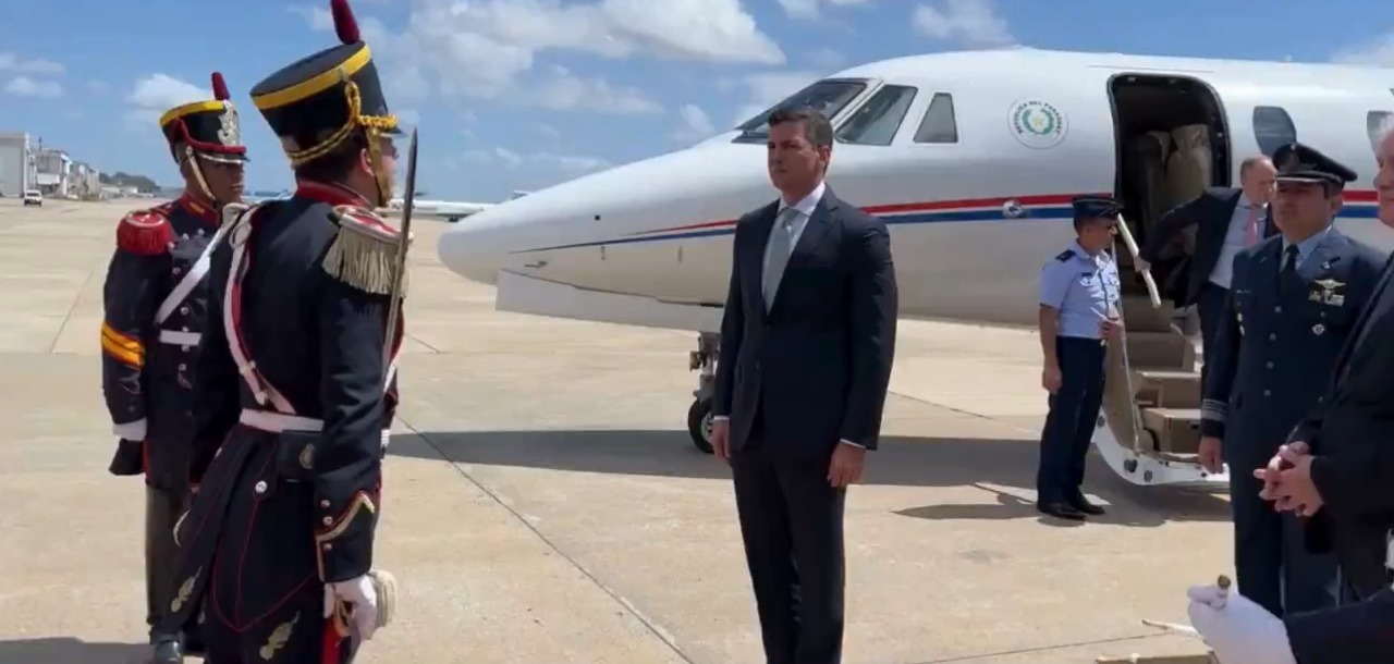 Llegada del presidente de la República, Santiago Peña. Foto: Captura.