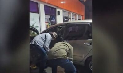 Momento en que los delincuentes se llevaron el botín. Foto: Captura.