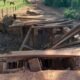 La estructura cayó abajo por el paso de una excavadora. Foto: Gentileza.